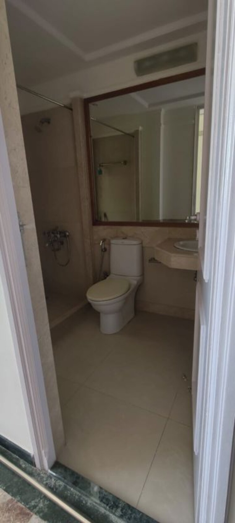 Bathroom, hiranandani-gardens-eldora 3 Bedroom 1490 Sq.Ft. Apartment In Powai Mumbai 10200708