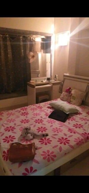 Bedroom in 2 BHK Apartment at Santacruz East – for Rent