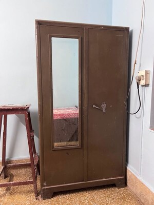 Furnished Amenities in 2 BHK Apartment at Santacruz East – for Rent