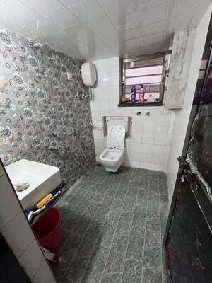 Master Bedroom in 2 BHK Apartment at Santacruz East – for Rent