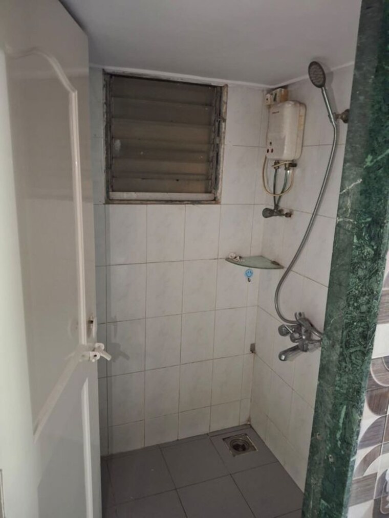 Bathroom, nagari-niwara-chs 1 Bedroom 480 Sq.Ft. Apartment In Goregaon East Mumbai 10200786