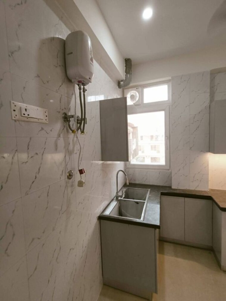 Kitchen, ip extension 3 Bedroom 1300 Sq.Ft. Apartment In Ip Extension Delhi 10200798