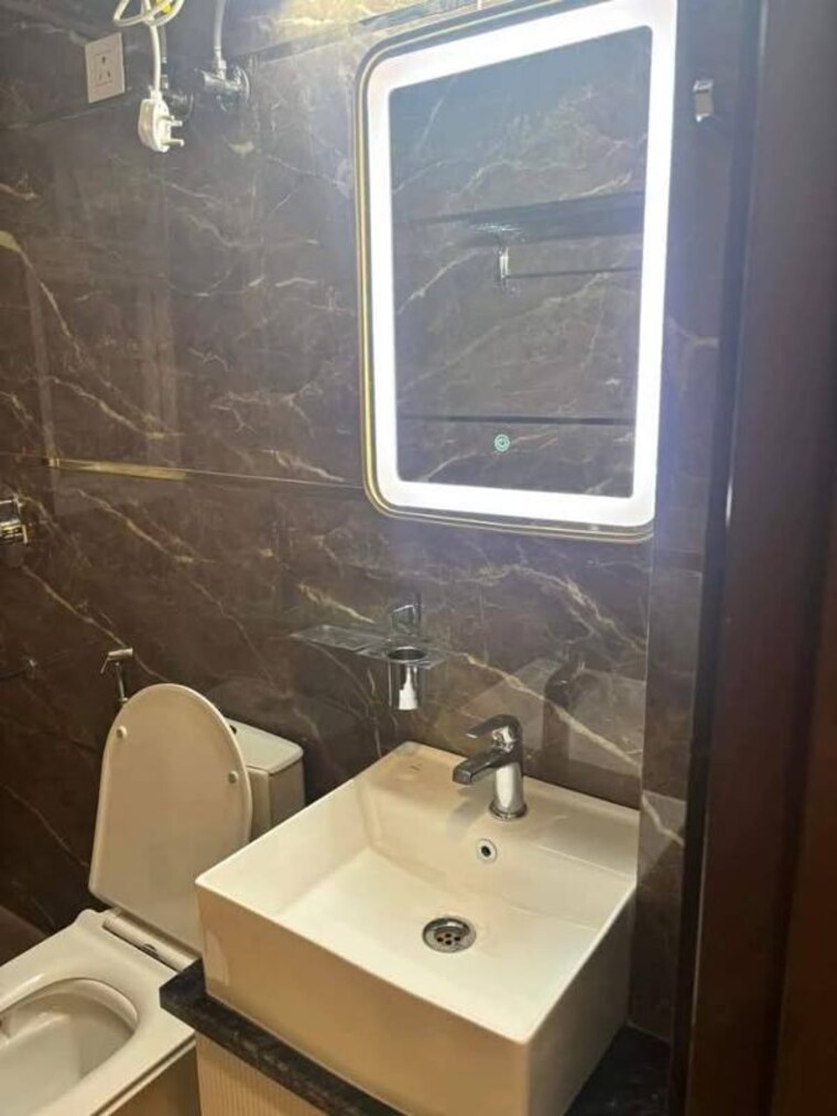 Bathroom, ip extension 3 Bedroom 1200 Sq.Ft. Apartment In Ip Extension Delhi 10200809