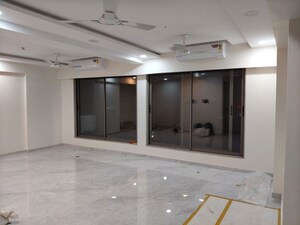 Room in 4 BHK Apartment at Bandra East – for Rent