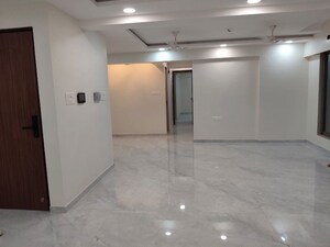 Room in 4 BHK Apartment at Bandra East – for Rent