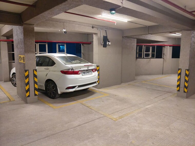  Parking, bandra east 4 Bedroom 1600 Sq.Ft. Apartment In Bandra East Mumbai 10200835