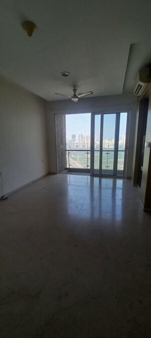 Room in 3.5 BHK Apartment at Omkar Alta Monte, Malad East – for Rent