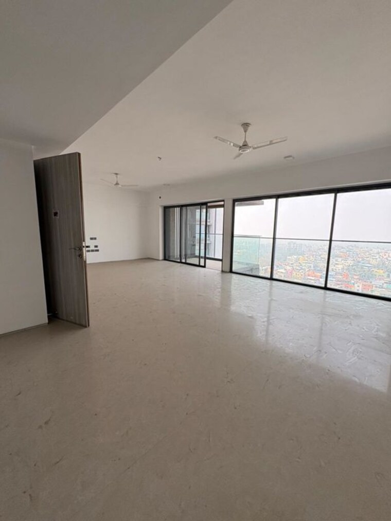 Room, khar west 4 Bedroom 2200 Sq.Ft. Apartment In Khar West Mumbai 10200871