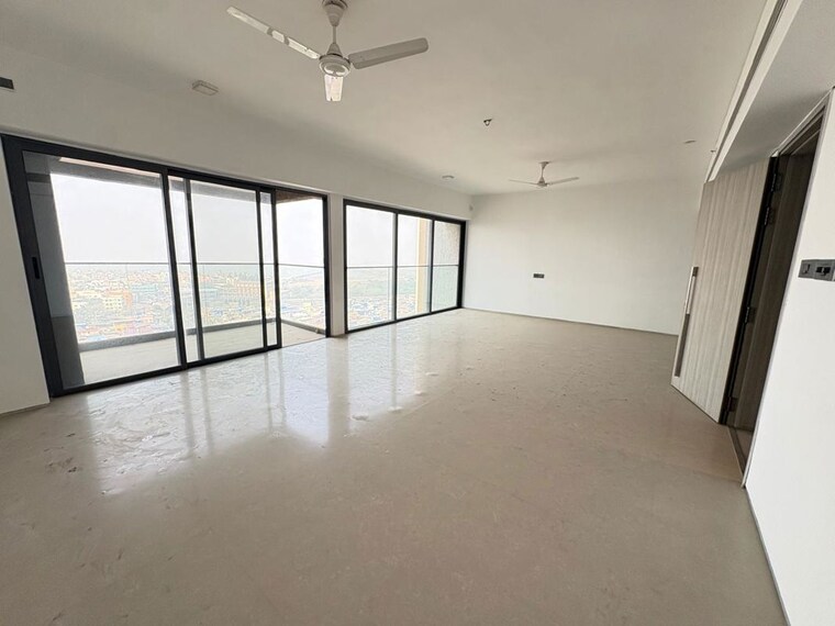 Room, khar west 4 Bedroom 2200 Sq.Ft. Apartment In Khar West Mumbai 10200871