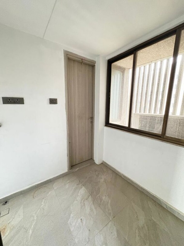 Room, khar west 4 Bedroom 2200 Sq.Ft. Apartment In Khar West Mumbai 10200871