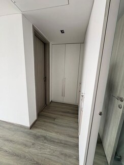4 BHK + Pooja Room Apartment For Sale in Khar West