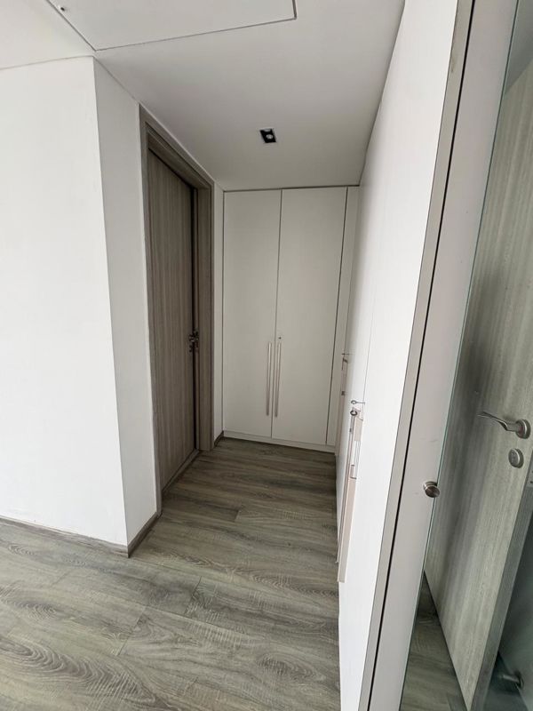 4 BHK + Pooja Room Apartment For Sale in Khar West