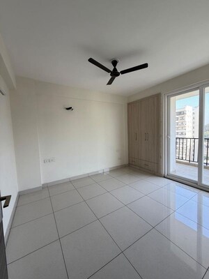 Room in 3 BHK Apartment at Highland Park Chandigarh, Bhabat – for Rent