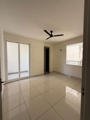 Room in 3 BHK Apartment at Highland Park Chandigarh, Bhabat – for Rent