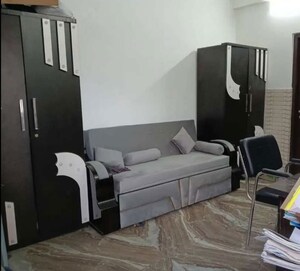 Team Area in 2 BHK Apartment at Hazratganj – for Rent