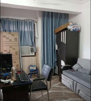 Team Area in 2 BHK Apartment at Hazratganj – for Rent