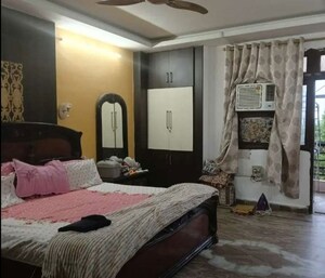 Bedroom in 2 BHK Apartment at Hazratganj – for Rent