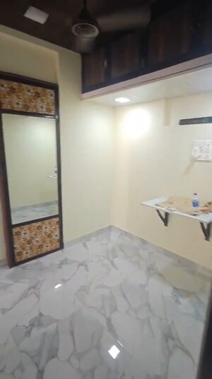 Room in 1 BHK Apartment at Lower Parel – for Rent
