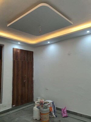 Furnished Amenities in 4 BHK Builder Floor at Green Fields Colony – for Rent