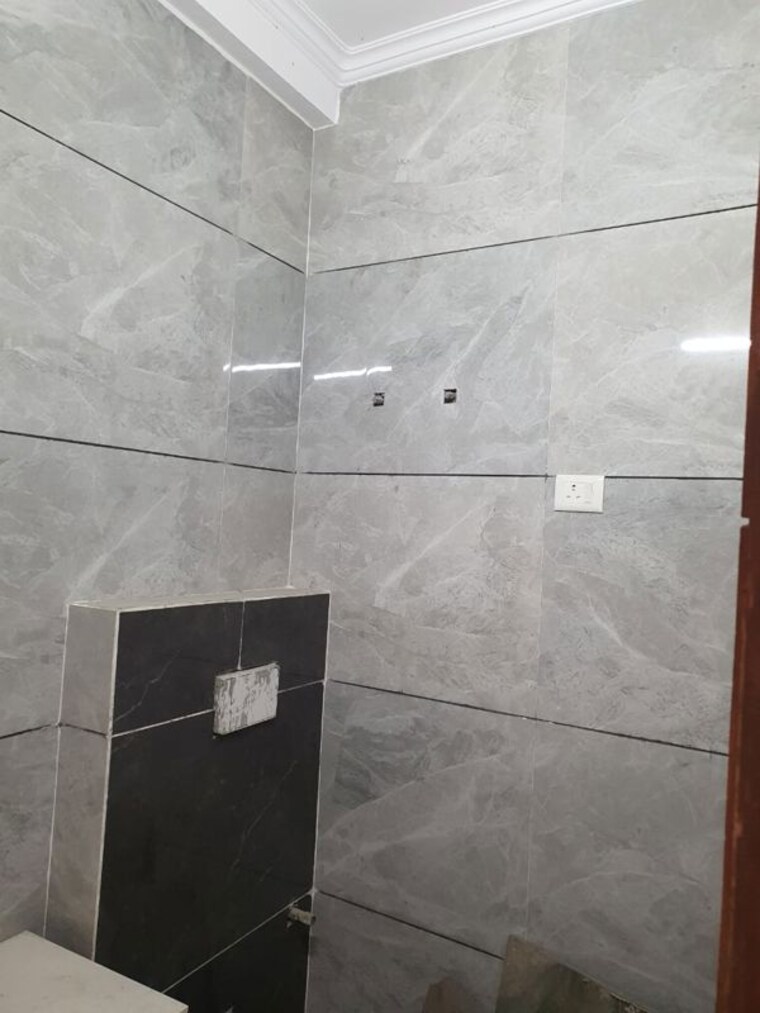 Bathroom, green fields colony 4 Bedroom 2250 Sq.Ft. Builder Floor In Green Fields Colony Faridabad 10200929