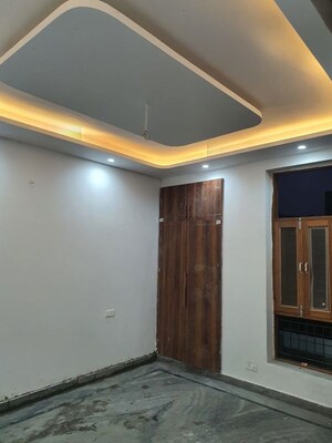 Room in 4 BHK Builder Floor at Green Fields Colony – for Rent