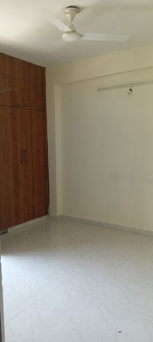 Room in 1 BHK Apartment at Omaxe Srishti And Sanskriti, Gomti Nagar – for Rent