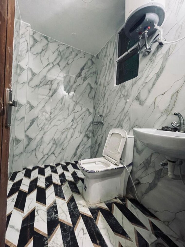 Bathroom, relaxo-apartment 2 Bedroom 120 Sq.Ft. Builder Floor In Sector 46 Gurgaon 10200954