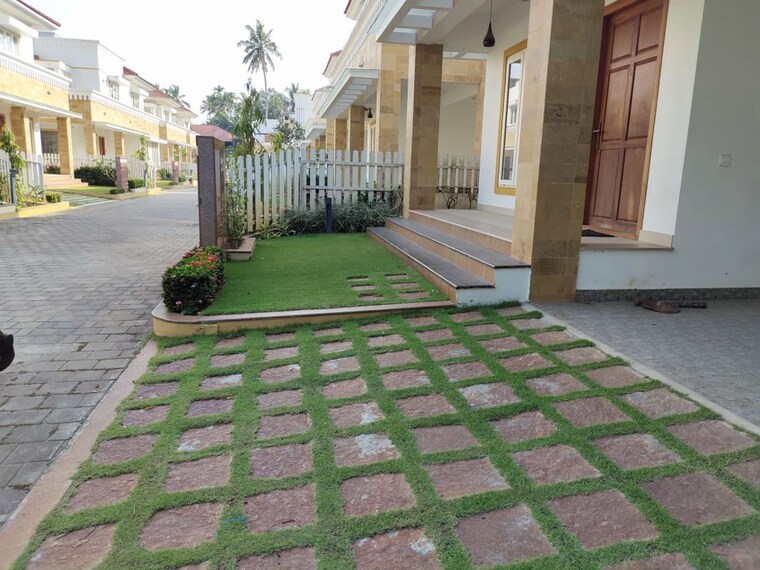  Parking, kalamassery 4 Bedroom 2505 Sq.Ft. Villa In Kalamassery Kochi 9930606