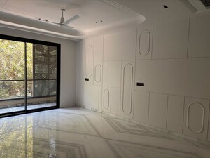 Building Lobby in 3.5 BHK Builder Floor at South City 2 – for Sale