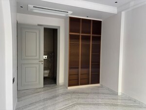 Building Lobby in 3.5 BHK Builder Floor at South City 2 – for Sale