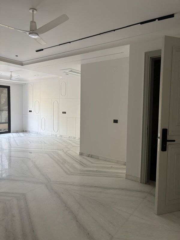 3.5 BHK + Servant Room Builder Floor For Sale in South City 2