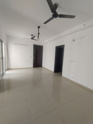 Room in 3 BHK Apartment at Gulshan Bellina, Sector 16 Greater Noida – for Rent