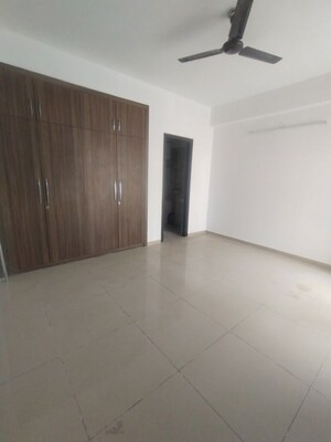 Room in 3 BHK Apartment at Gulshan Bellina, Sector 16 Greater Noida – for Rent