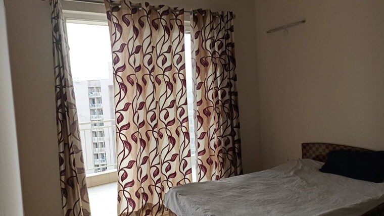 Bedroom, emaar-palm-gardens 3.5 Bedroom 1900 Sq.Ft. Apartment In Sector 83 Gurgaon 10201000
