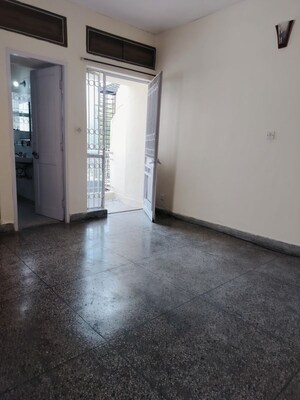Room in 2 BHK Apartment at Vasant Kunj – for Rent