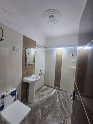 Team Area in 3 BHK Builder Floor at Green Fields Colony – for Rent