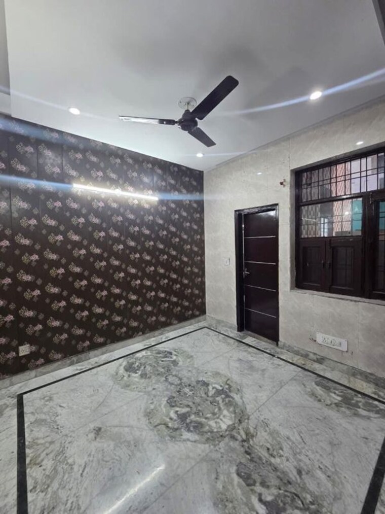 Room, green fields colony 3 Bedroom 1800 Sq.Ft. Builder Floor In Green Fields Colony Faridabad 10201116