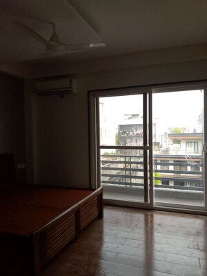 Room in 3 BHK Builder Floor at Sector 38 – for Rent