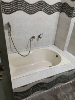 Master Bedroom in 2 BHK Builder Floor at Vijay Nagar – for Rent