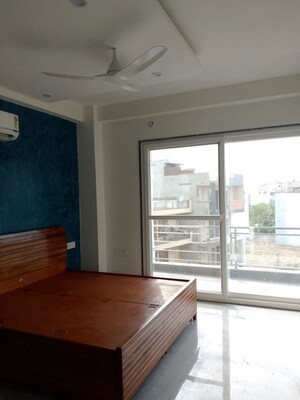 Room in 3 BHK Builder Floor at Sector 32 – for Rent