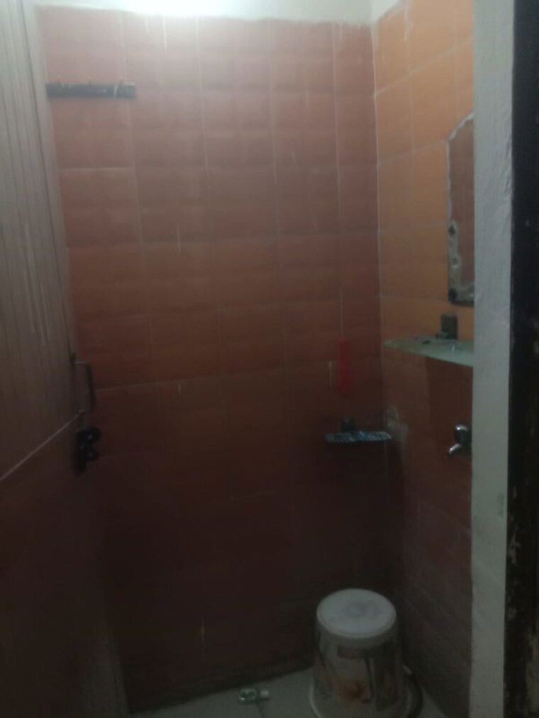 Bathroom, gulmohar-estate 1 Bedroom 450 Sq.Ft. Builder Floor In Pi Greater Noida Greater Noida 10201148
