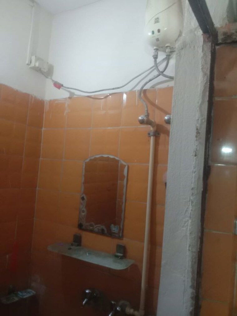 Bathroom, gulmohar-estate 1 Bedroom 450 Sq.Ft. Builder Floor In Pi Greater Noida Greater Noida 10201148