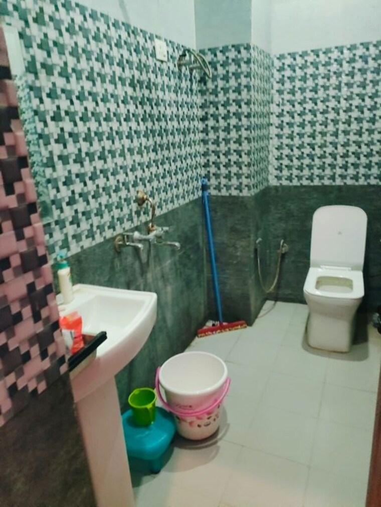 Bathroom, alpha-1-rwa 1 Bedroom 650 Sq.Ft. Villa In Alpha 1 Greater Noida Greater Noida 10201158