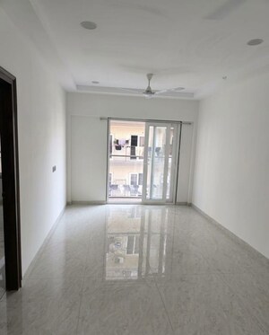 Room in 3 BHK Apartment at Goregaon West – for Rent