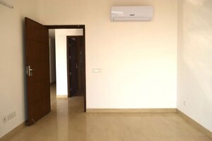 Room in 2 BHK Apartment at Puri Emerald Bay, Sector 104 – for Rent