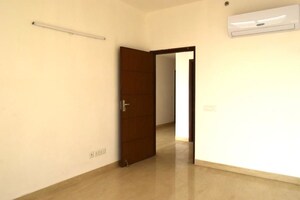 Room in 2 BHK Apartment at Puri Emerald Bay, Sector 104 – for Rent