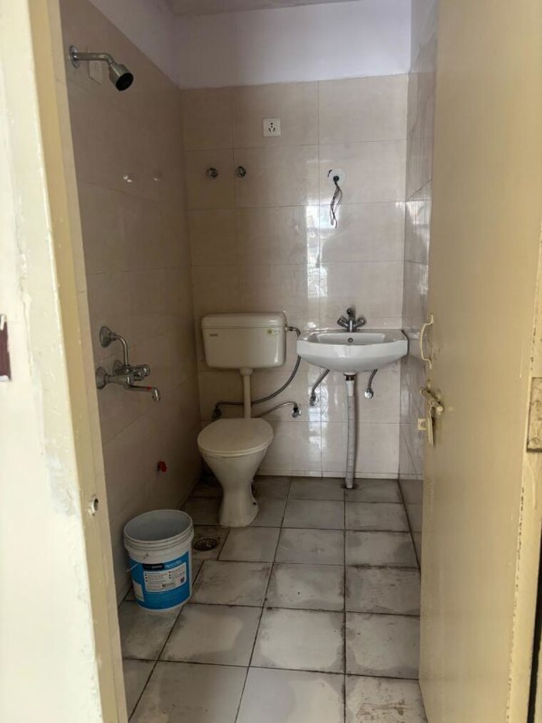 Bathroom, adore-happy-homes-grand 3 Bedroom 850 Sq.Ft. Apartment In Sector 85 Faridabad 10201258