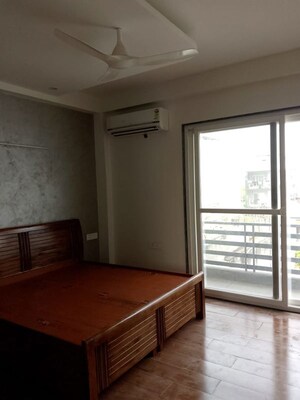 Room in 3 BHK Builder Floor at Sector 41 – for Rent