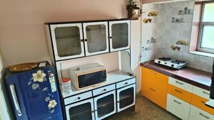 Furnished Amenities in 2 BHK Apartment at Khandwala Apartment, Santacruz East – for Sale