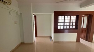 Room in 3 BHK Apartment at Bandra West – for Rent